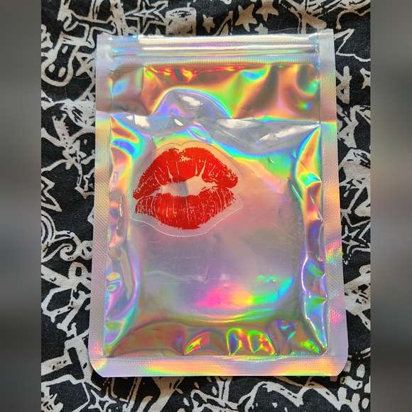 Free compact mirror with any purchase - Picture 2 of 2